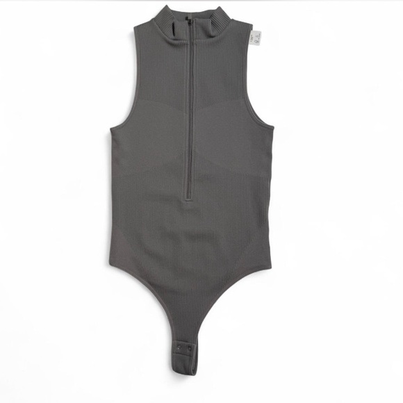 NWT Garage Gray Sleeveless Ribbed Bodysuit Women’s Small - Picture 2 of 4